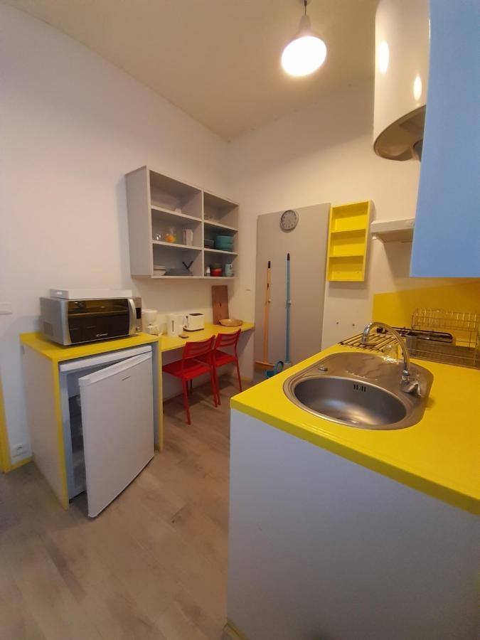 Résidence Les Volets Bleus: Studio de 30 m² classé 2 * Rochefort  Esterno foto