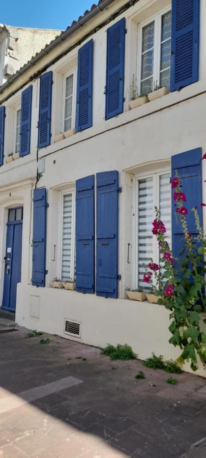 Résidence Les Volets Bleus: Studio de 30 m² classé 2 * Rochefort  Esterno foto